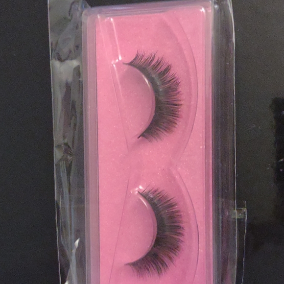 NEW IN PACKAGING Fake Eyelashes (set of 3) - Picture 3 of 3